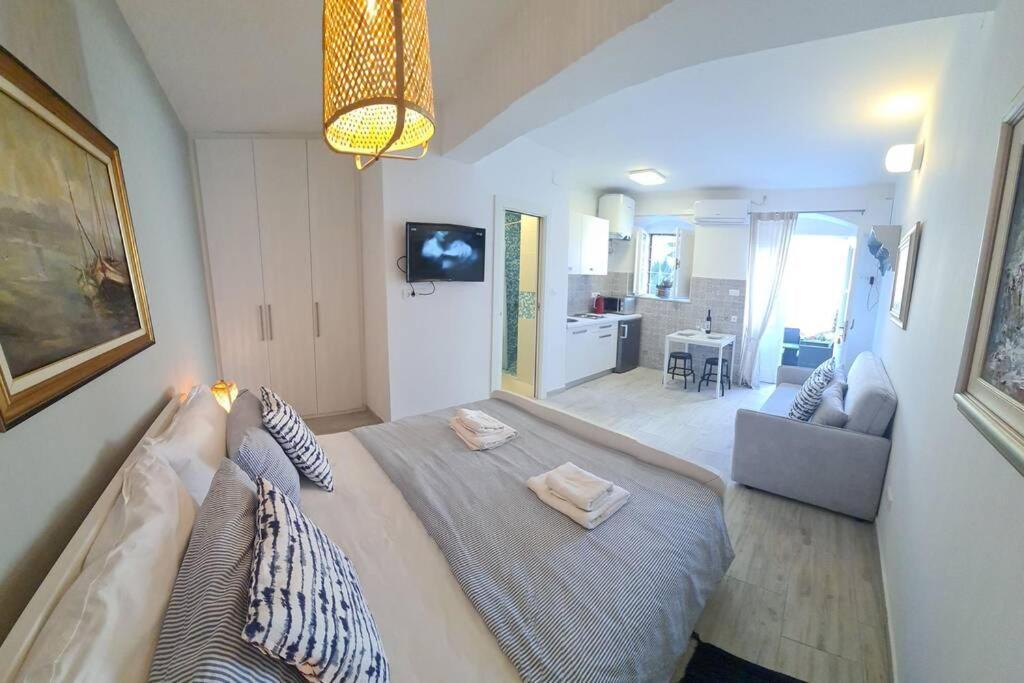 Studio Apartment Marella Vis Exterior photo